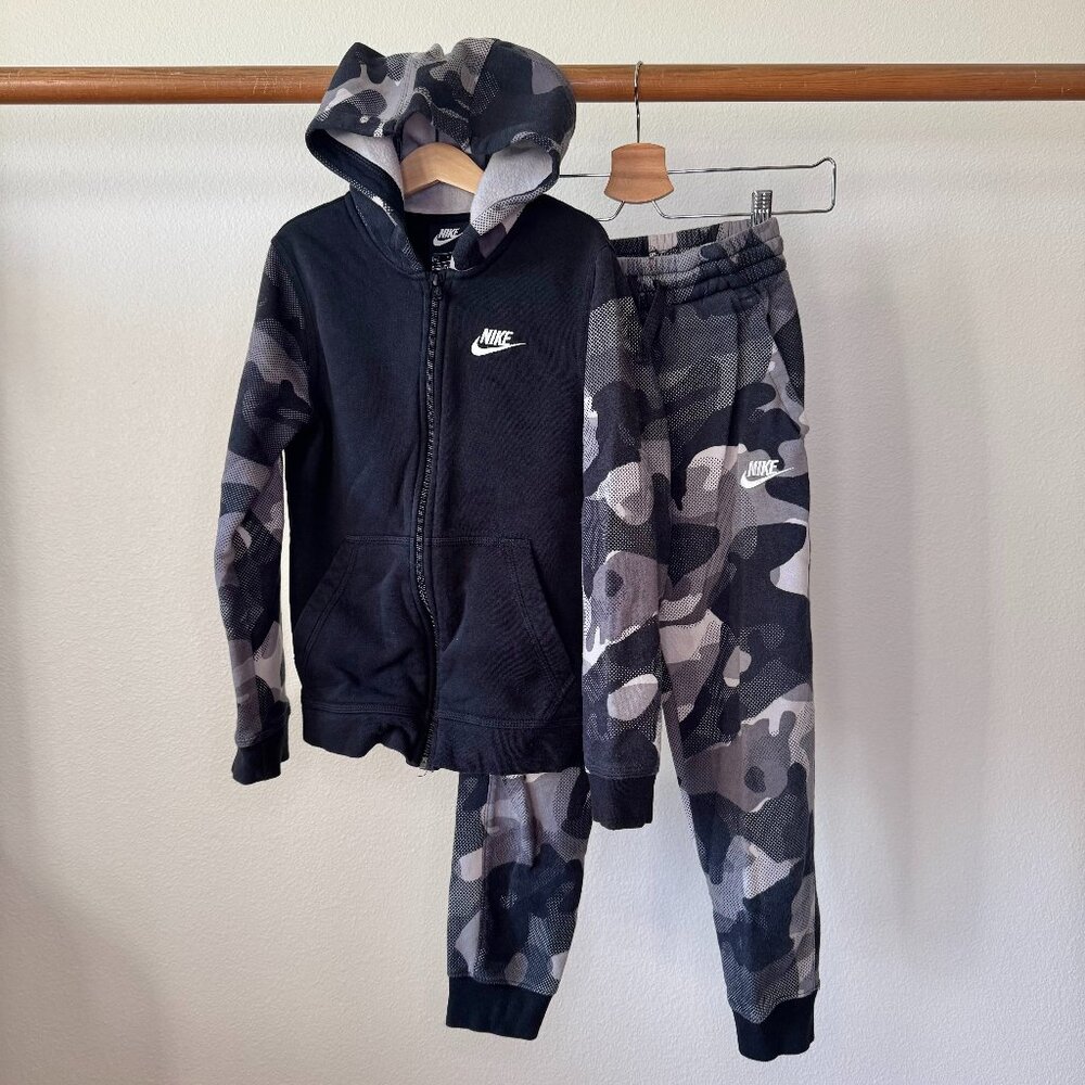 Nike Kids Club Fleece Set • Camo Hoodie + Sweatpants • Black/Grey • Size Small